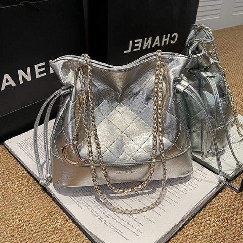 Women Quilted Rhombus Bucket Bag With Metal D Charm Synthetic Leather Chain Strap Shoulder Crossbody Commuting Fashion Bag
