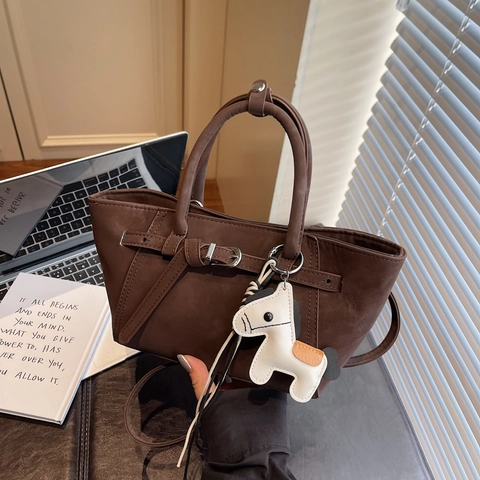 Damen Kelly Stil Kunstleder Handtasche Matte Schulter Umhängetasche Mit Pferd Anhänger Henkeltasche Für Den Alltag Büro