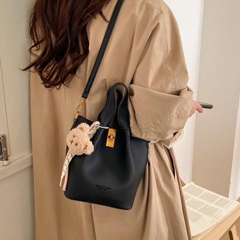 Vintage Synthetic Leather Litchi Pattern Bucket Bag For Women Large Capacity Two-Piece Set With Plush Bear Pendant Crossbody Shoulder Bag