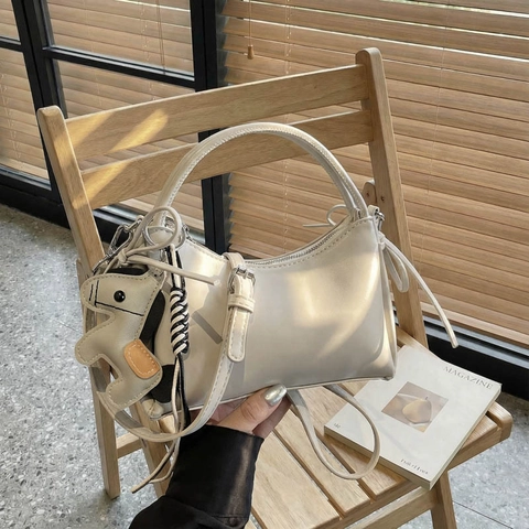 Bolso de Hombro de Estilo Coreano para Mujer Cuero PU Bolso de Mano Versátil Con Colgante de Caballo Bolso Cruzado