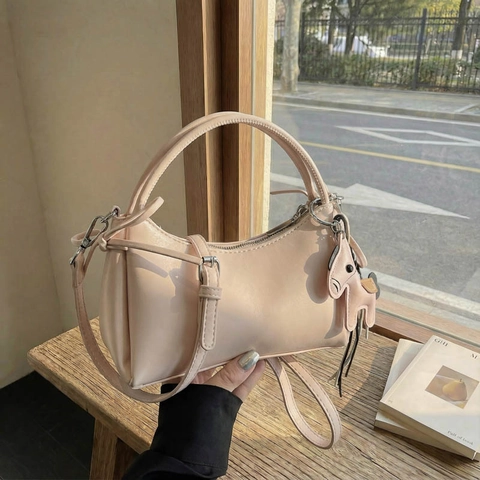 Bolso de Hombro de Estilo Coreano para Mujer Cuero PU Bolso de Mano Versátil Con Colgante de Caballo Bolso Cruzado