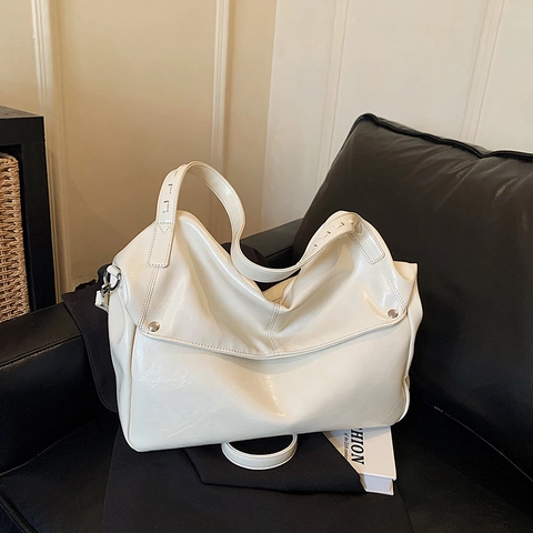 Borsa Tote Grande da Donna in Pelle Sintetica Lucida Vintage Semplice Borsa a Tracolla Decorazione con Rivetti Borsa da Ufficio