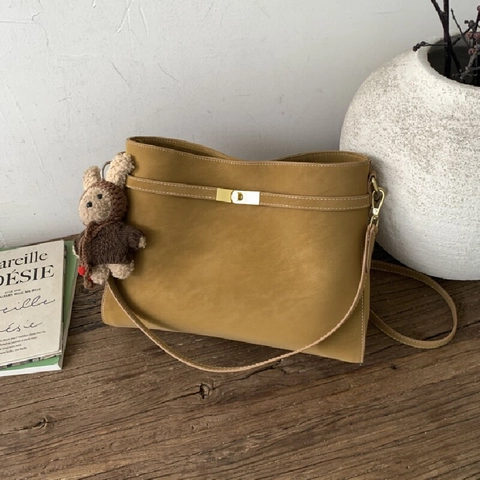 Retro Large Capacity Women Tote Bag Synthetic Leather Sophisticated Work Commute Shoulder Bag With Contrast Stitching Metal Lock