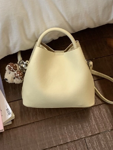 Bolso de Cubo de Cuero PU Retro para Mujer Bolso de Hombro Color Sólido Minimalista Con Colgante de Oso para Viajes Diarios al Trabajo