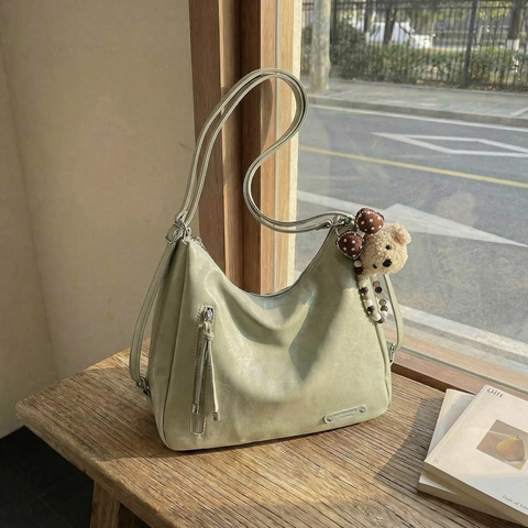 Damen Große Kapazität Schultertasche Retro PU Leder Tragetasche Mit Bärenanhänger Pendler Rucksack Multifunktionale Hobo Handtasche