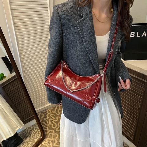 Damen Retro Kunstleder Unterarmtasche Umhängetasche Mit Kettendekoration Crinkle-Textur Verstellbarer Gurt Mode Y2K Tasche