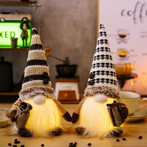 Lussuoso Gnomo del Caffè Nordico Decorazione in Peluche Con Luce LED Tessuto Cappello a Strisce Lavorato a Maglia Bambola Senza Volto Ornamento per Casa Bar Natale Tavolo