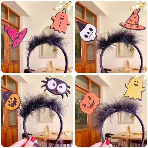 Cerchietto di Halloween Divertente con Piume e Ciondoli a Molla Zucca Ragno Fantasma Scheletro per Festa in Maschera Accessori Capelli