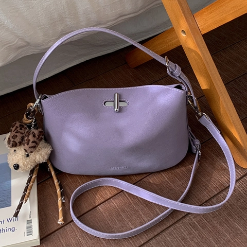 Bolso de Axila Retro de Cuero PU para Mujer Sofisticado Bolso Dumpling de Hombro Color Sólido Cierre Metal con Oso