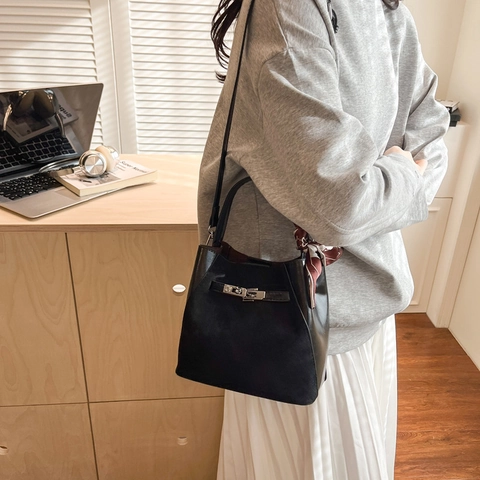 Damen Vintage Spliced Kunstleder Eimer Tasche Mit Dekorativem Schal Mode Umhängetasche Kleine Retro Handtasche Accessoire