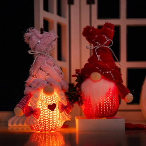 Gnomo di San Valentino a LED Nordico Ornamento Bambola di Peluche Cuore Paillettes Maglia Nano Coppia Figurina Decorazione Casa