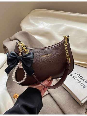 Bolso de Axila Chic para Mujer de Cuero PU con Textura de Lichi Cadena Dorada Lazo Colgante de Perla Bolso Bandolera Casual