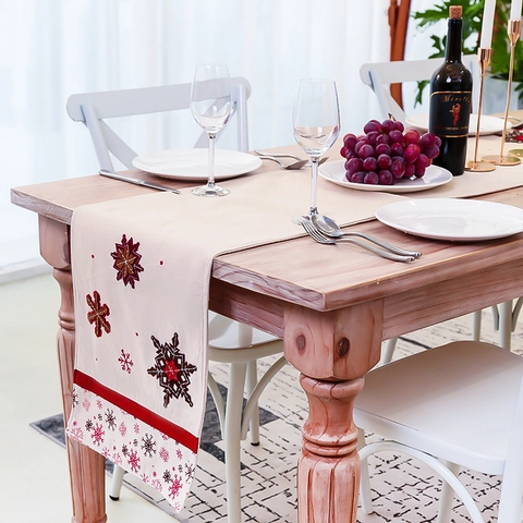 Runner da Tavolo in Tessuto di Natale Nordico Beige con Ricamo a Fiocco di Neve Bordo Rosso per Decorazione Tavola Casa Festa