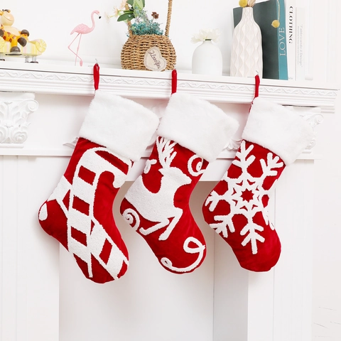 Großer Roter Weihnachtsstrumpf Aus Samt Mit Bestickten Schneeflocken Rentier Und Zuckerstange Christbaumschmuck Plüschrand Geschenktüte