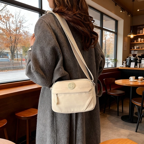 Borsa a Tracolla da Donna Leggera in Nylon Grande Capacità Versatile Tinta Unita Borsa a Spalla Elegante Casual Messenger per Viaggi