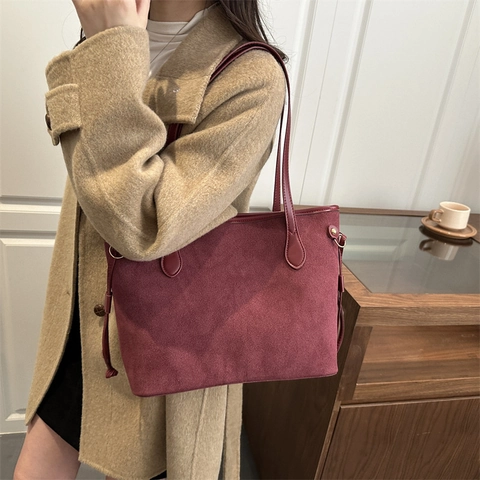 Vintage Frosted Texture Tote Bag For Women Large Capacity Shoulder Bag With Plush Charm Autumn Winter Commuting Handbag