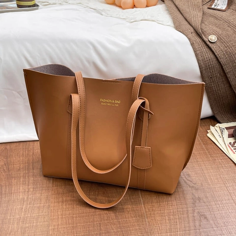 Women Large Capacity PU Leather Tote Bag Fashion Gold Lettering Commuting Shoulder Bag With Bag Tag Minimalist Handbag