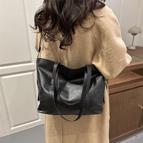 Borsa Tote da Donna in Pelle PU di Grande Capacità Borsa a Tracolla con Rivetti a Stella Borsa a Mano per Pendolari
