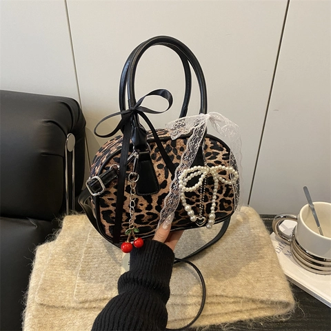 Damen Leopardenmuster Umhängetasche Vintage Boston Handtasche Mit Perlen Herz Kirsche Anhänger Spitze Schleife Mode Geschenk