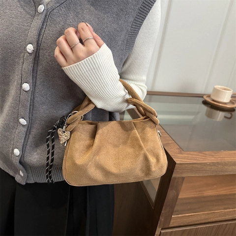 Borsa a Tracolla Vintage in Similpelle Scamosciata a Pieghe per Donna Con Ciondolo a Cuore Borsa a Mano Casual Versatile