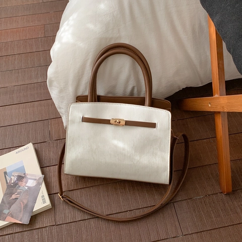 Sac à Bandoulière en Cuir PU Vintage pour Femmes Sac à Main Rétro Avec Pendentif de Baseball Bandoulière Réglable Sac Tote