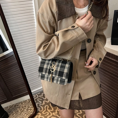 Vintage Plaid Woolen Crossbody Bag For Women Small Square Bag With Chain Strap Tassel Metal Buckle Fashion Handbag