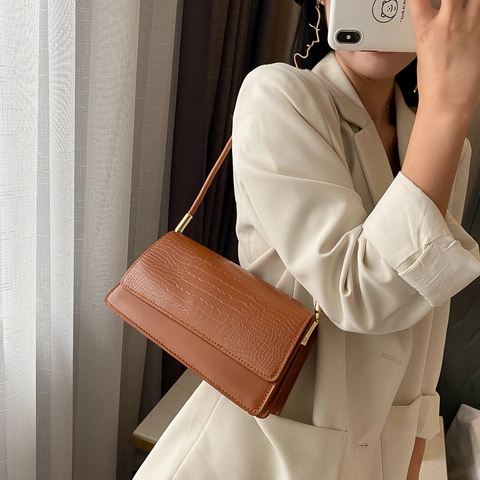 Women Crocodile Pattern PU Leather Underarm Bag Retro Minimalist Shoulder Bag Flap Square Bag Elegant Handbag Gold Hardware