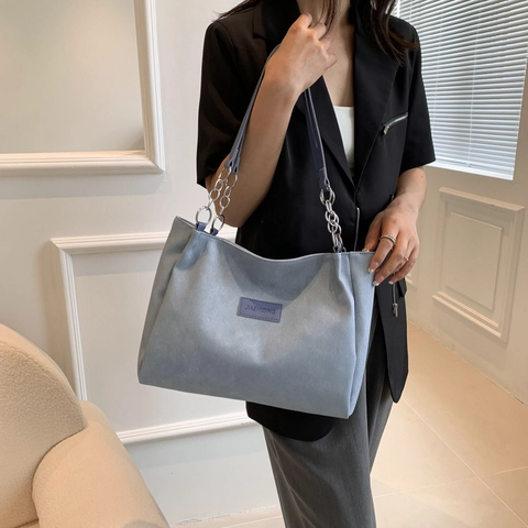 Borsa Tote in Pelle PU di Grande Capacità per Donna Borsa a Tracolla alla Moda con Texture Lavata e Tracolla a Catena in Metallo per Pendolare al College