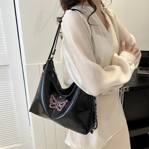 Damen Stilvolle Tragetasche Aus PU Leder Mit Pinker Schmetterlingsstickerei Kettengurt Hobo Schultertasche Große Kapazität Handtasche