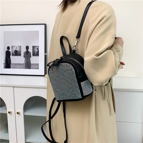 Petit Sac à Dos en Strass pour Femmes Mode Cuir Synthétique Sac de Voyage Brillant à Rivets pour Dames Filles