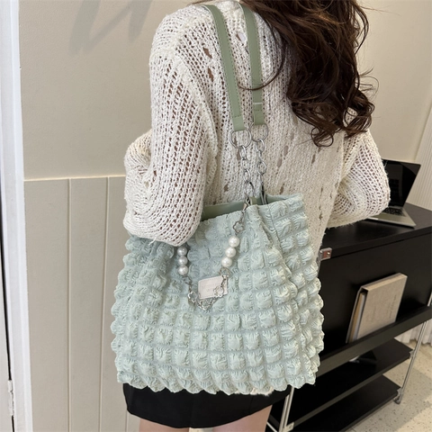Borsa Tote in Tela a Grande Capacità da Donna Texture a Bolle Borsa a Tracolla Puffy Moda Coreana Borsa da Pendolare Con Catena in Perle Artificiali