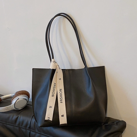 Große PU-Leder-Einkaufstasche für Damen Einfache Mode Schultertasche mit Dekorativem Seidenschal Täglicher Pendler-Handtasche