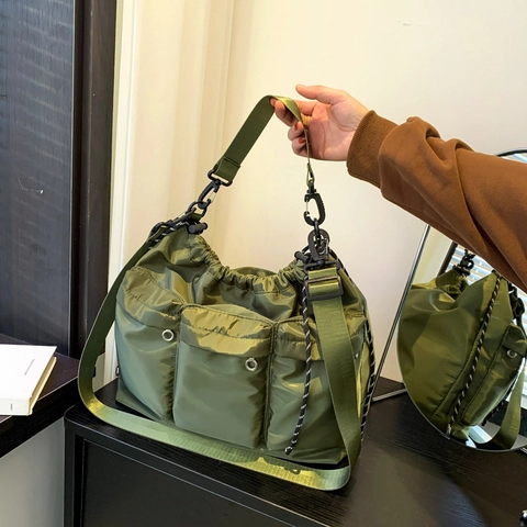 Sac à Épaule en Nylon pour Femmes Grande Capacité Multi Poches Sac à Bandoulière Style Cargo Avec Cordon de Serrage
