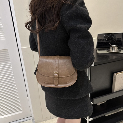 Vintage Damen PU Leder Satteltasche Modische Minimalistische Schultertasche Einfarbige Lässige Umhängetasche Mit Metallschnalle