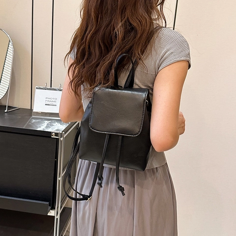Damen Retro PU Leder Mini Rucksack Einfach Lässig Flip Kordelzug Große Kapazität Fashion Street Trend Täglicher Rucksack