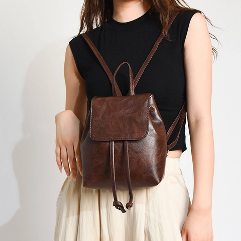 Damen Retro PU Leder Mini Rucksack Einfach Lässig Flip Kordelzug Große Kapazität Fashion Street Trend Täglicher Rucksack