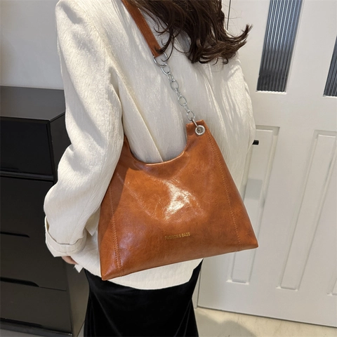 Bolso de Hombro de Gran Capacidad para Mujer Cuero PU Texturizado Correa de Cadena Retro Bolso Tote Hobo Estampado de Letras Hebilla Magnética