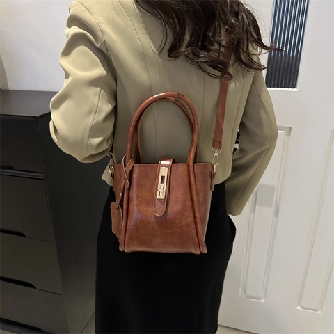 Französische Retro PU Leder Eimertasche Für Damen Mode Kleine Schultertasche Umhängetasche Mit Metallschloss Dekoratives Etikett