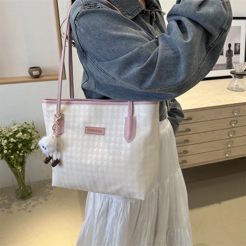 Dames Grote Capaciteit Tote Bag Hahnentritt Geometrische PU Leer Schoudertas Casual Handtas Met Pluche Hanger
