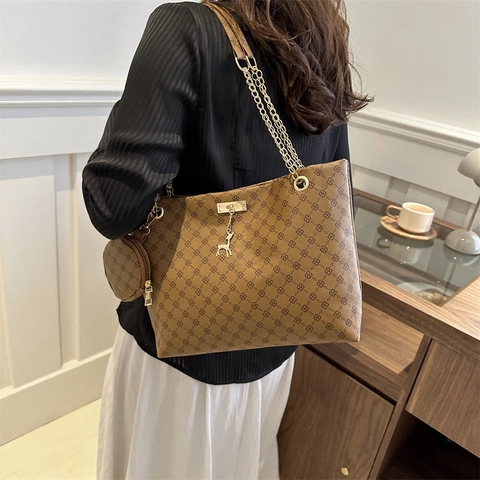 Borsa Tote Vintage in Pelle PU a Grande Capacità Con Stampa Monogramma Tracolla a Catena Ciondolo a Cervo e Portamonete