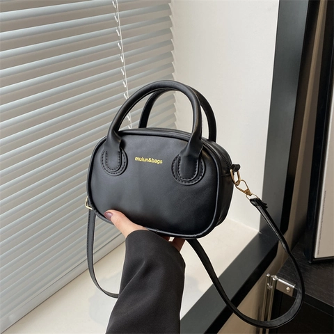 Petit Sac à Bandoulière Boston en Cuir PU Vintage pour Femmes Mode de Rue Couleur Contrastée Sac Bandoulière Avec Charme Peluche