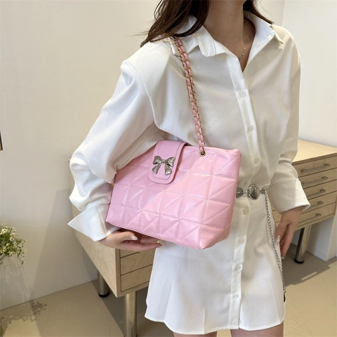 Borsa a Tracolla Trapuntata in Pelle PU da Donna Decorazione con Fiocco in Metallo Catena Sottobraccio Tote Borsa a Mano