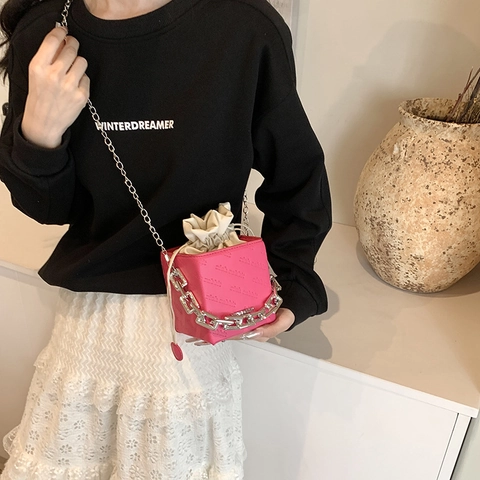 Petit Sac Seau Femme Cuir PU Sac à Épaule Cube Chaîne Argentée Cordon de Serrage Sac Bandoulière Élégant Messager Gauffré
