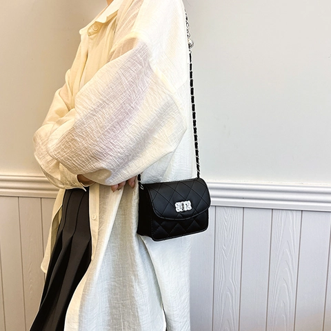 Women Quilted PU Leather Shoulder Bag Fashion Small Square Crossbody Bag With Silver Chain Strap And Ball Lock Minimalist Bag