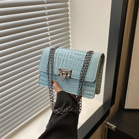 Sac à Épaule en Cuir PU à Motif Crocodile pour Femme Élégant Sac Carré à Bandoulière avec Chaîne et Fermoir en Métal Retro