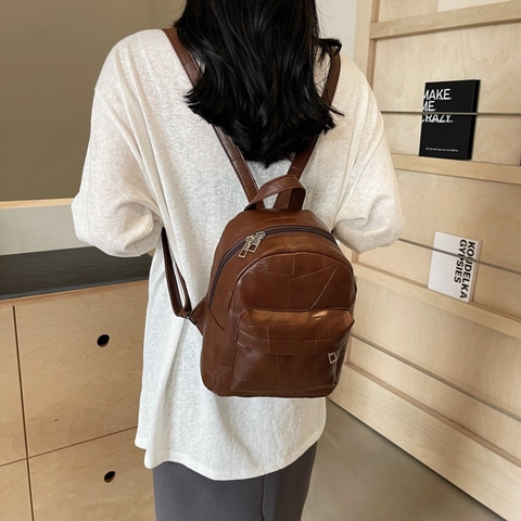 Damen Minimalistischer PU Leder Rucksack Koreanische Mode Patchwork Mini Schultasche Für Studenten Reise Tagesrucksack Mit Plüsch Anhänger