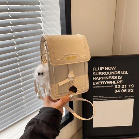Damen PU Leder Geknittert Kleine Quadratische Umhängetasche Mode Flip Handytasche Mit Plüsch Anhänger Street Trend Schultertasche