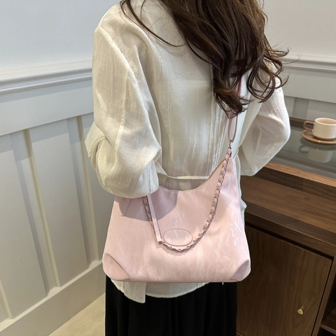 Bolso de Hombro de PU de Gran Capacidad de Moda para Mujer Tendencia de Calle Textura de Mármol Bolso Tote con Cadena de Metal y Colgante de Nube