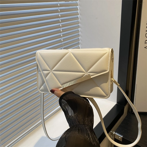 Borsa a Tracolla Trapuntata da Donna Minimalista in Pelle PU Geometrica Piccola Borsa Quadrata con Patta con Barra in Metallo Dorato