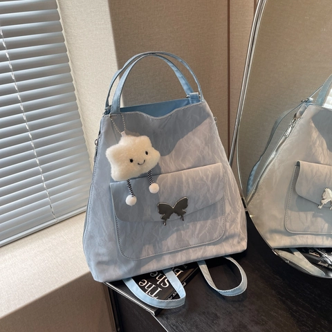 Sac Cabas Plissé en Cuir PU pour Femmes Avec Boucle en Métal Papillon et Pendentif Nuage Sac à Bandoulière Grande Capacité